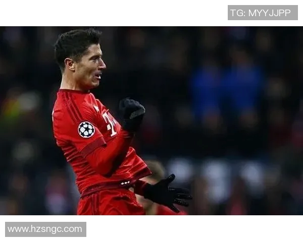 莱万状态火热欧冠赛场独领风骚10场打入12球金靴在望