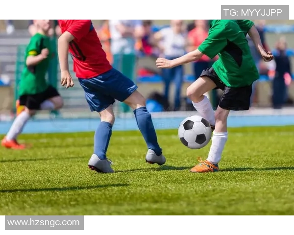 多拉多斯与蒙特瑞的激烈对决展现足球魅力与战术智慧